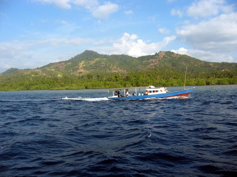 diversboat.jpg